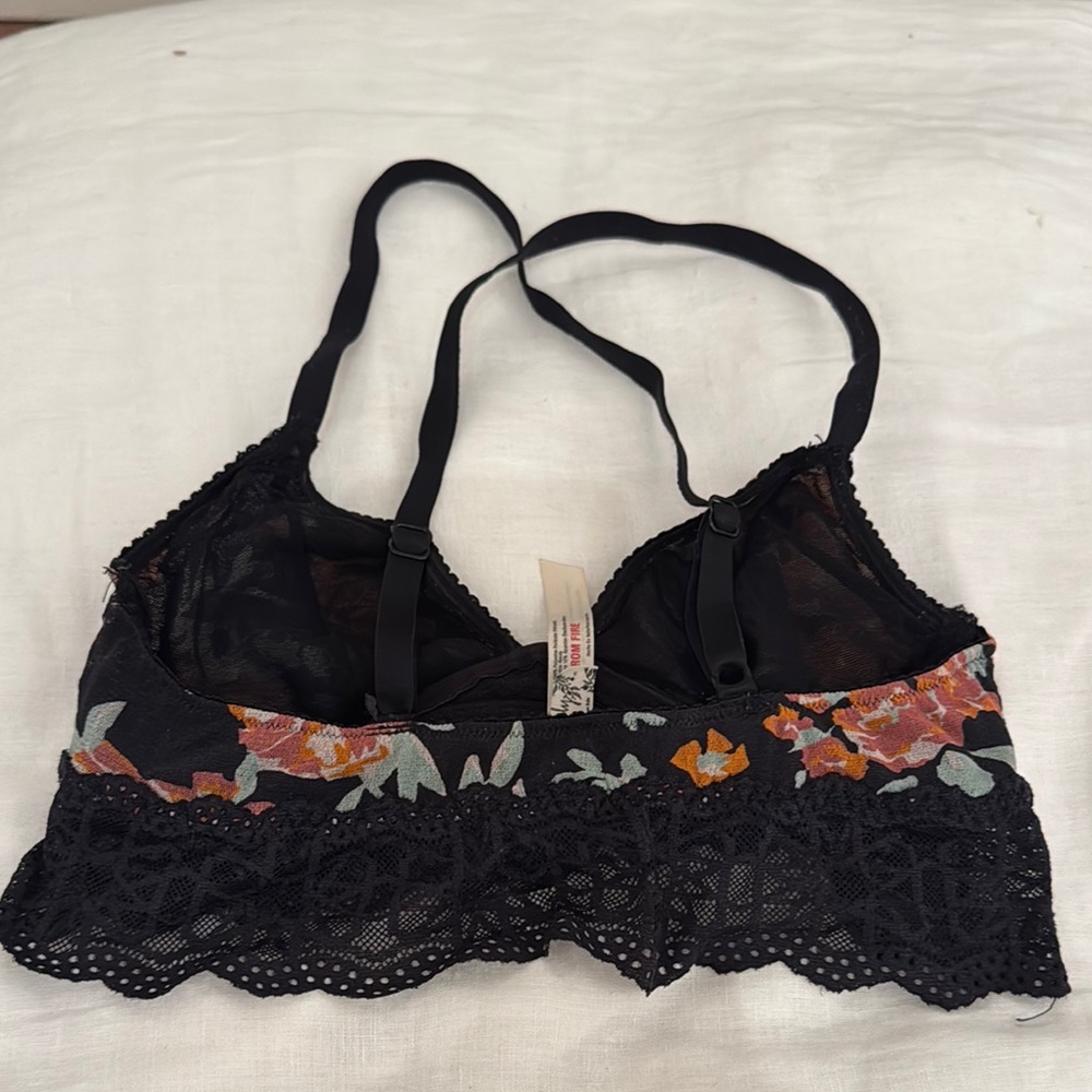 Free people intimately Floral Lace Bralette with stretch, adjustable straps. S. - Picture 3 of 3